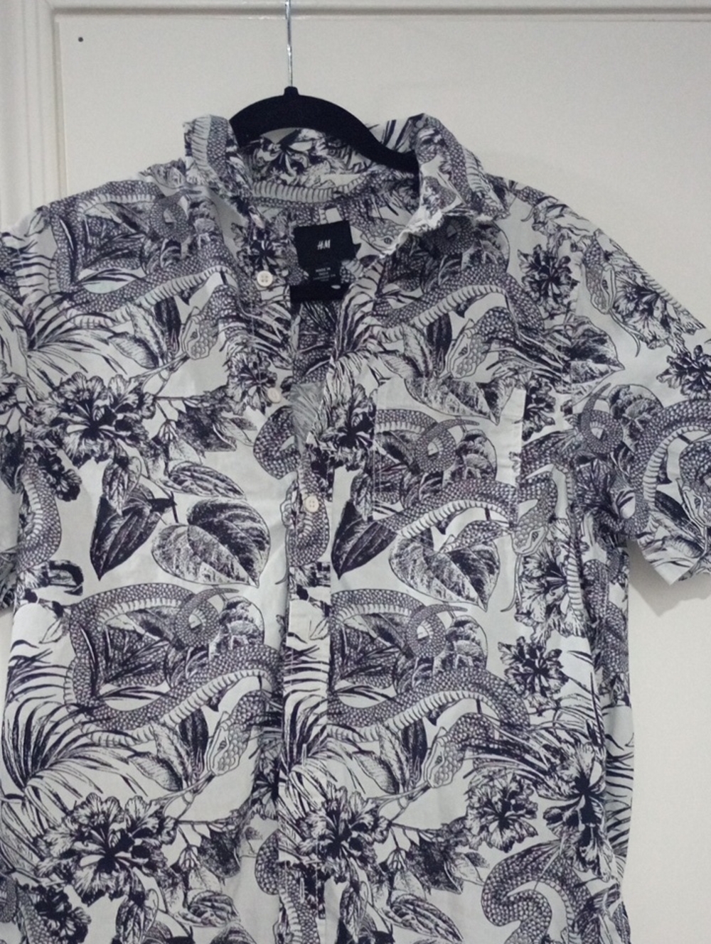 H&M Black & White Tropical Snake Print Short Sleeve Button-Up Size S